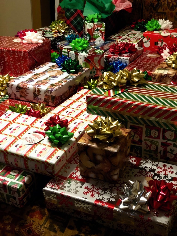 109 Wrap it Up! Christmas Gift Wrapping Service